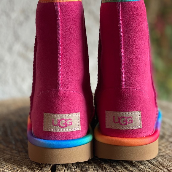 UGG Rainbow Genuine Shearling Lined Boot - Picture 7 of 11